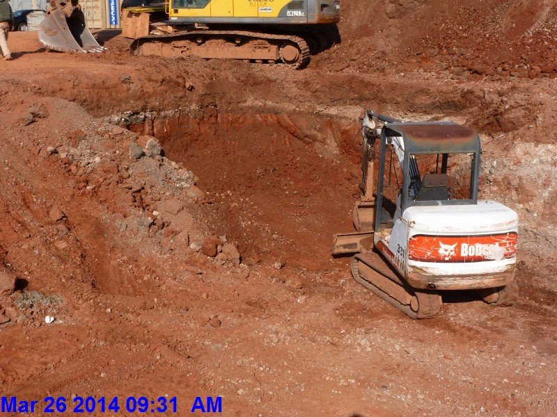 Excavating at H-5 Footing Facing North -2 (800x600)